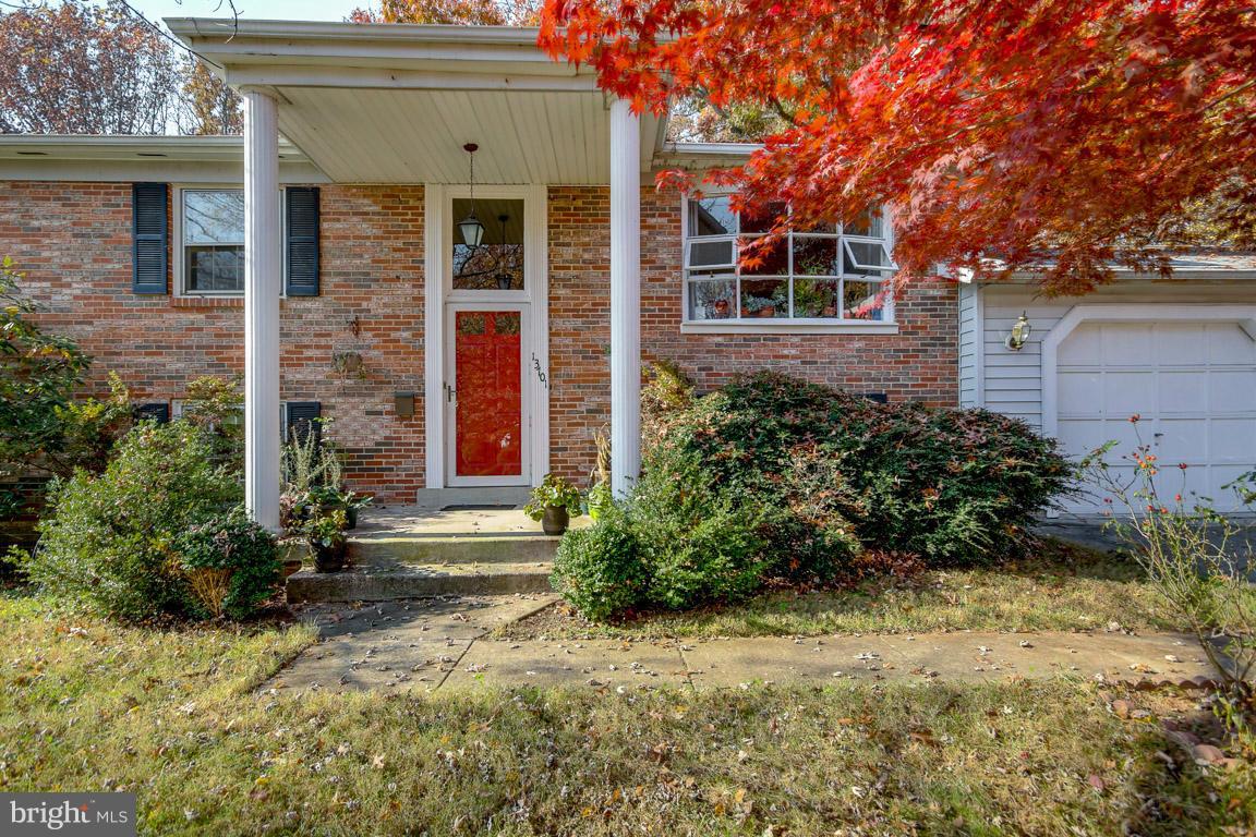 13701 Kingsman Road Woodbridge, VA 22193 - Photo 3 of 25 Exterior (Front)