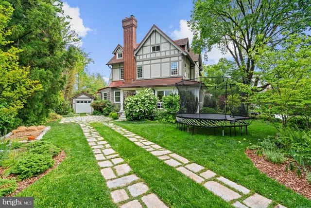 a house view with a outdoor space