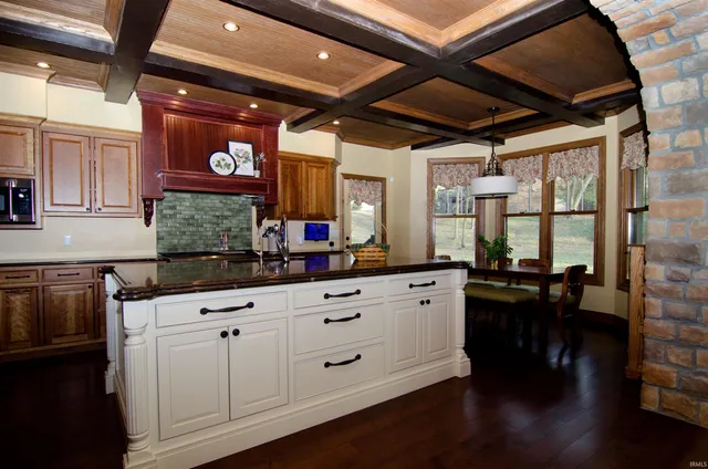 $789,900 | 113 Lakewood Drive, Vincennes, IN 47591