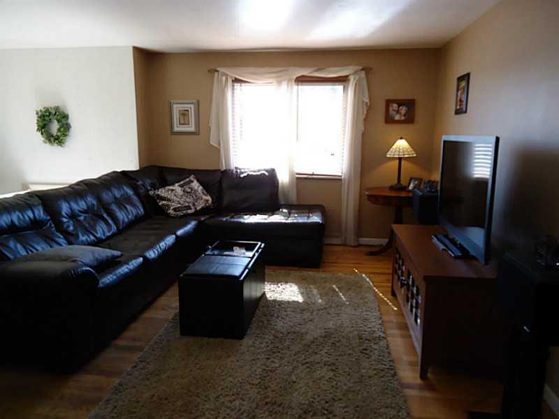 1217 Kings Mill Road Aliquippa, PA 15001 - Photo 7 of 24 Living Room.