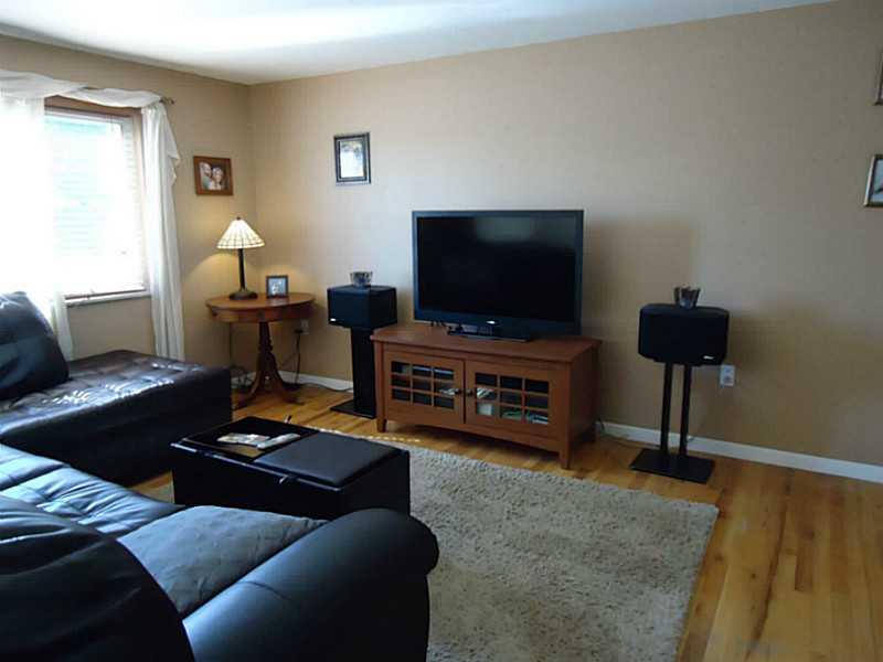 1217 Kings Mill Road Aliquippa, PA 15001 - Photo 8 of 24 Living Room.