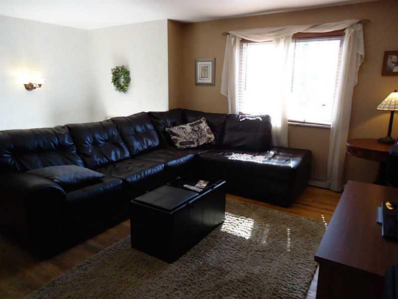 1217 Kings Mill Road Aliquippa, PA 15001 - Photo 9 of 24 Living Room.