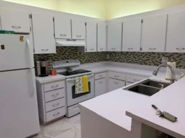 $170,000 | 3301 Crystal Court East, Unit O, Palm Harbor, FL 34685