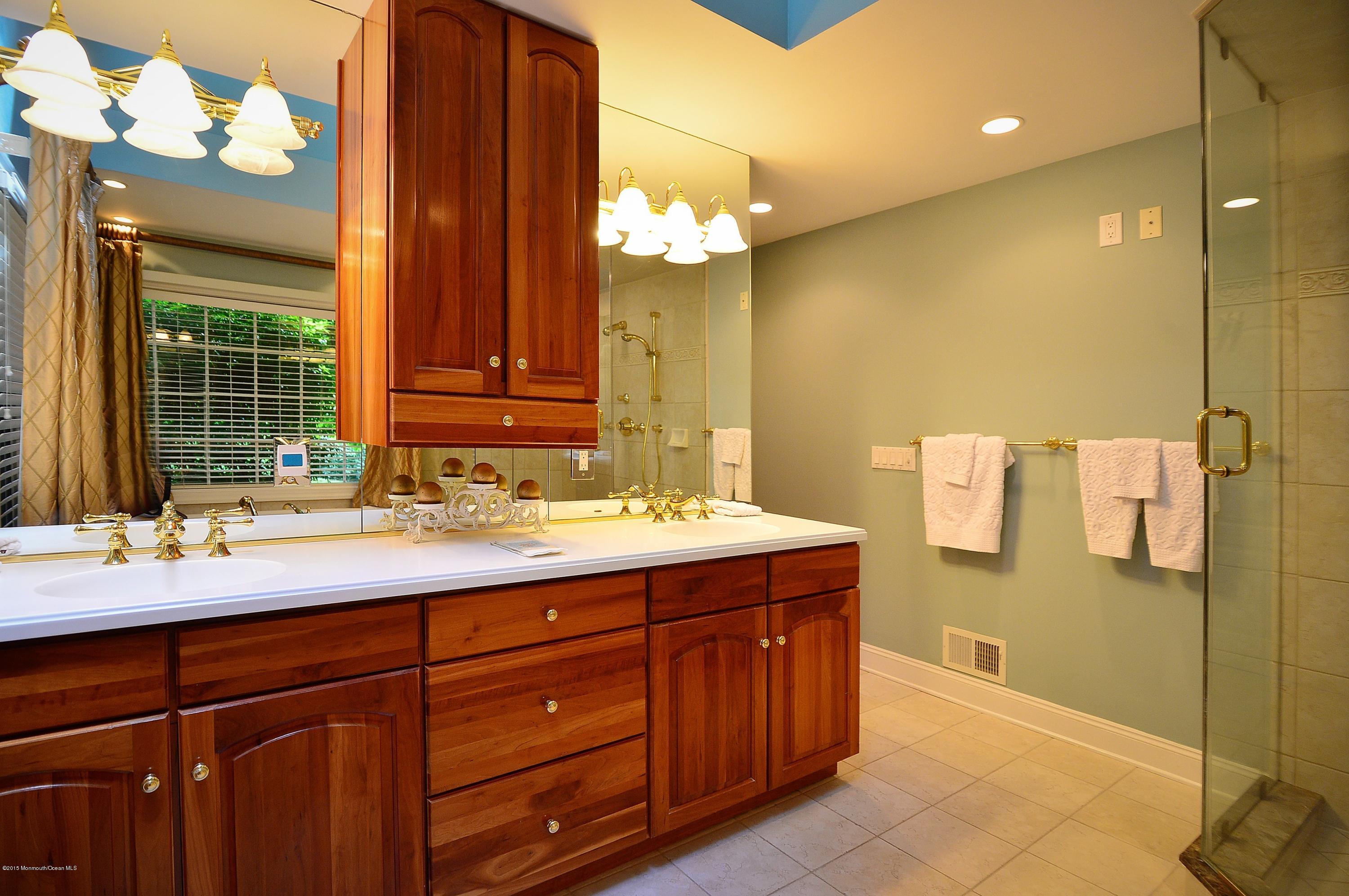 19 Oakes Road Rumson, NJ 07760 - Photo 20 of 43 Master Bathroom