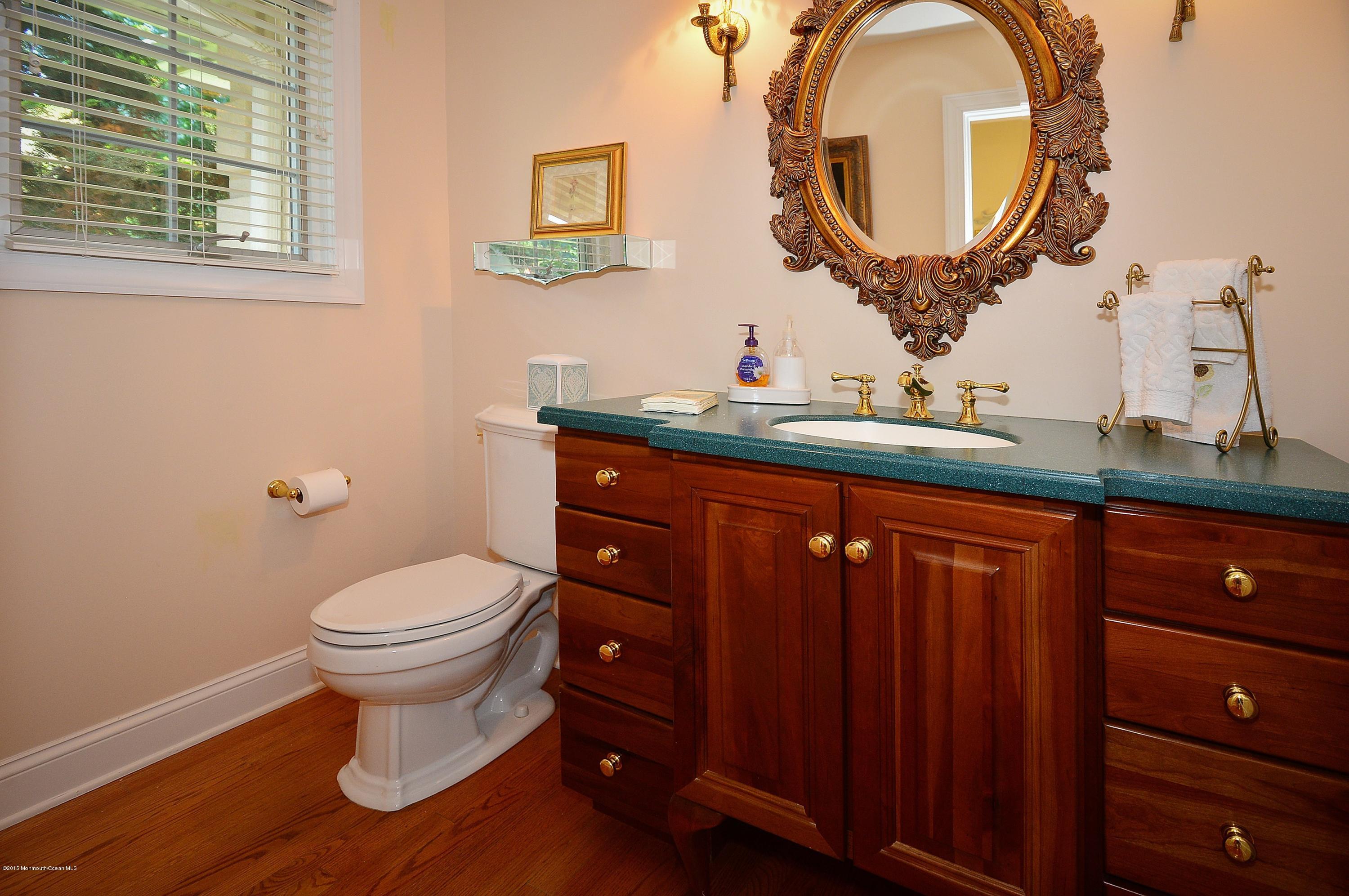 19 Oakes Road Rumson, NJ 07760 - Photo 21 of 43 Powder Room