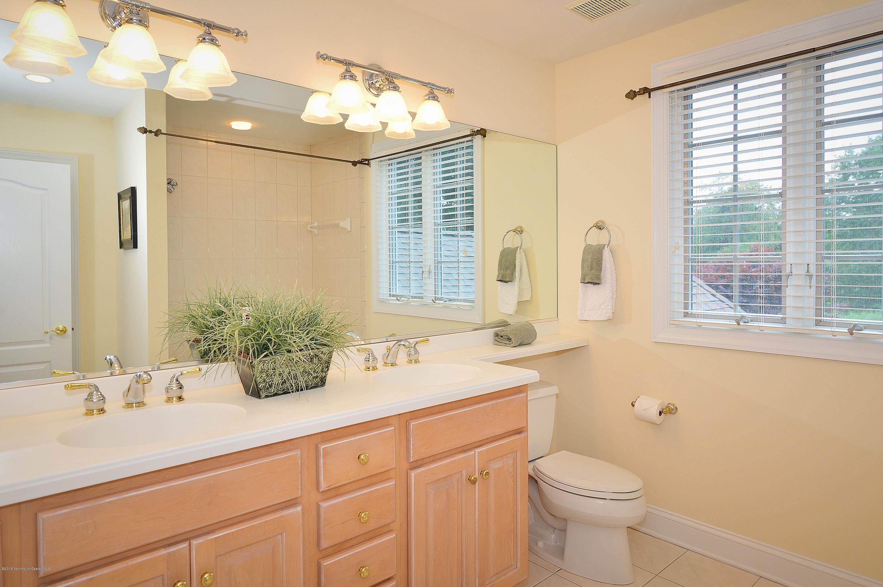19 Oakes Road Rumson, NJ 07760 - Photo 27 of 43 First Upstairs Bathroom