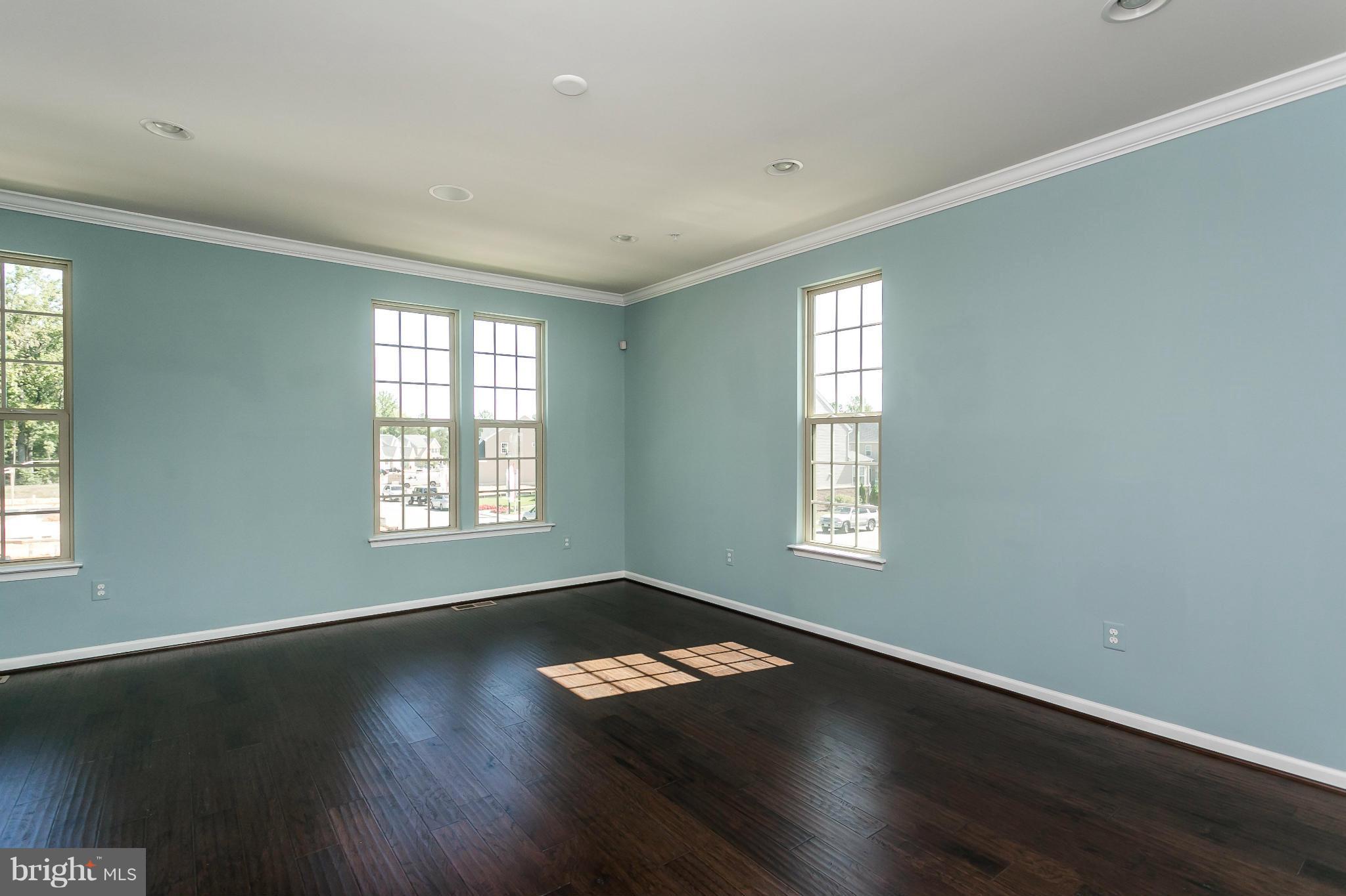1100 Windlass Glen Road Middle River, MD 21220 - Photo 5 of 29 Living Room