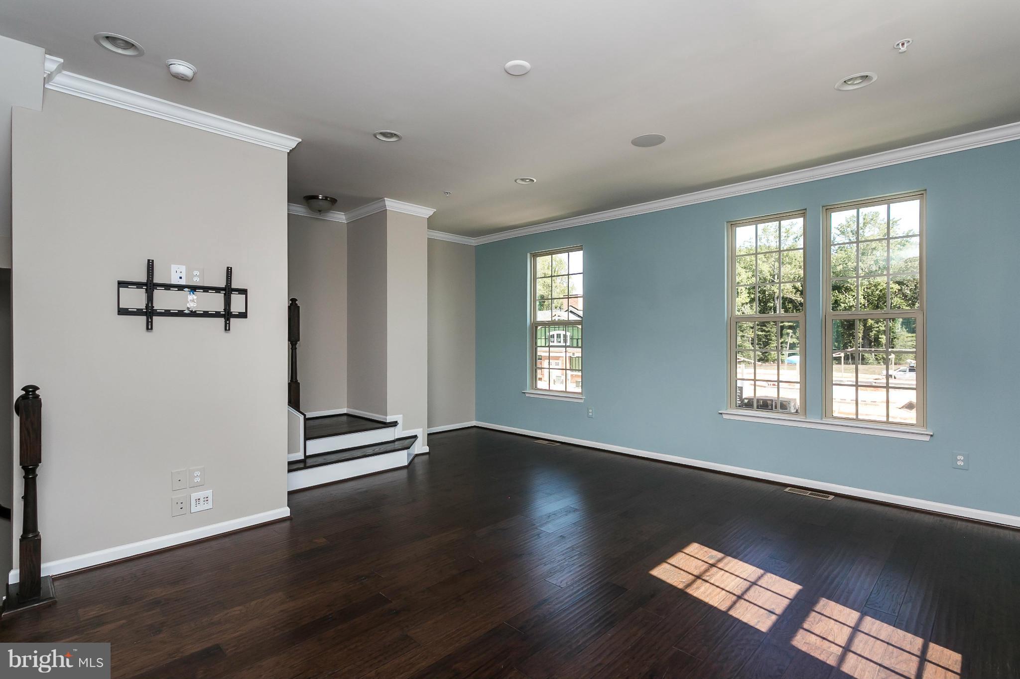 1100 Windlass Glen Road Middle River, MD 21220 - Photo 6 of 29 Living Room