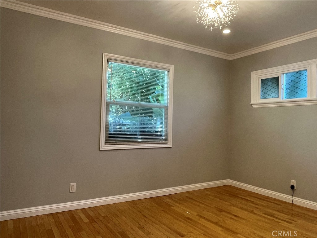 825 Delaware Road, Unit FRONT HOUS Burbank, CA 91504 - Photo 13 of 37