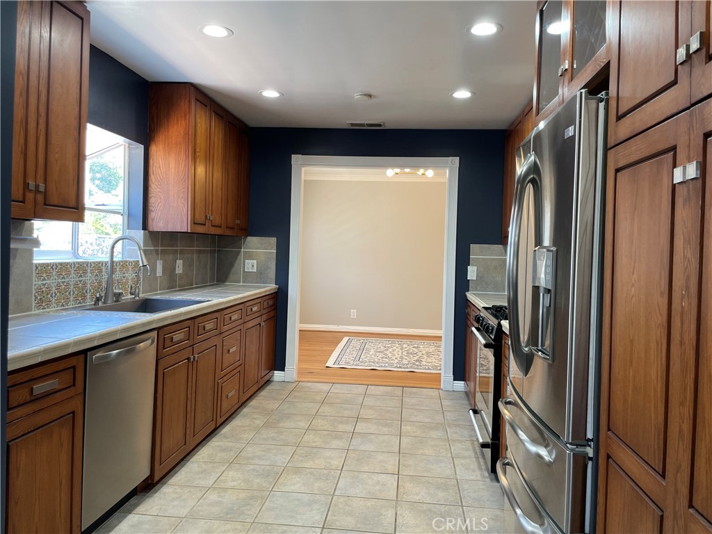 825 Delaware Road, Unit FRONT HOUS Burbank, CA 91504 - Photo 21 of 37