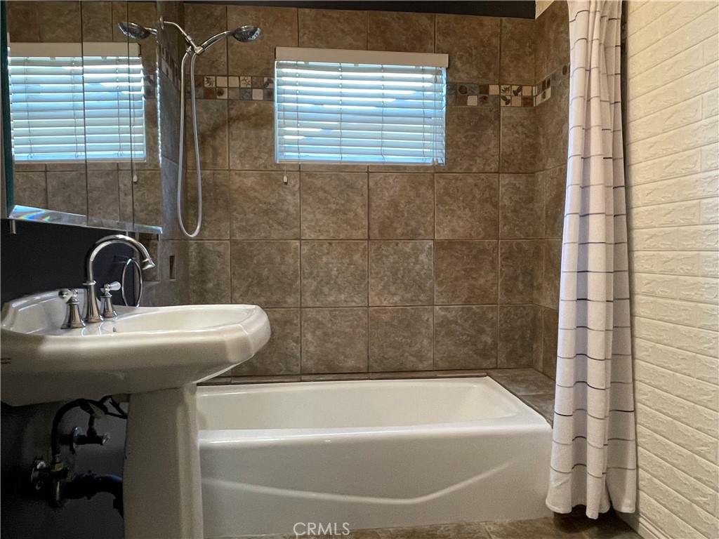 825 Delaware Road, Unit FRONT HOUS Burbank, CA 91504 - Photo 35 of 37