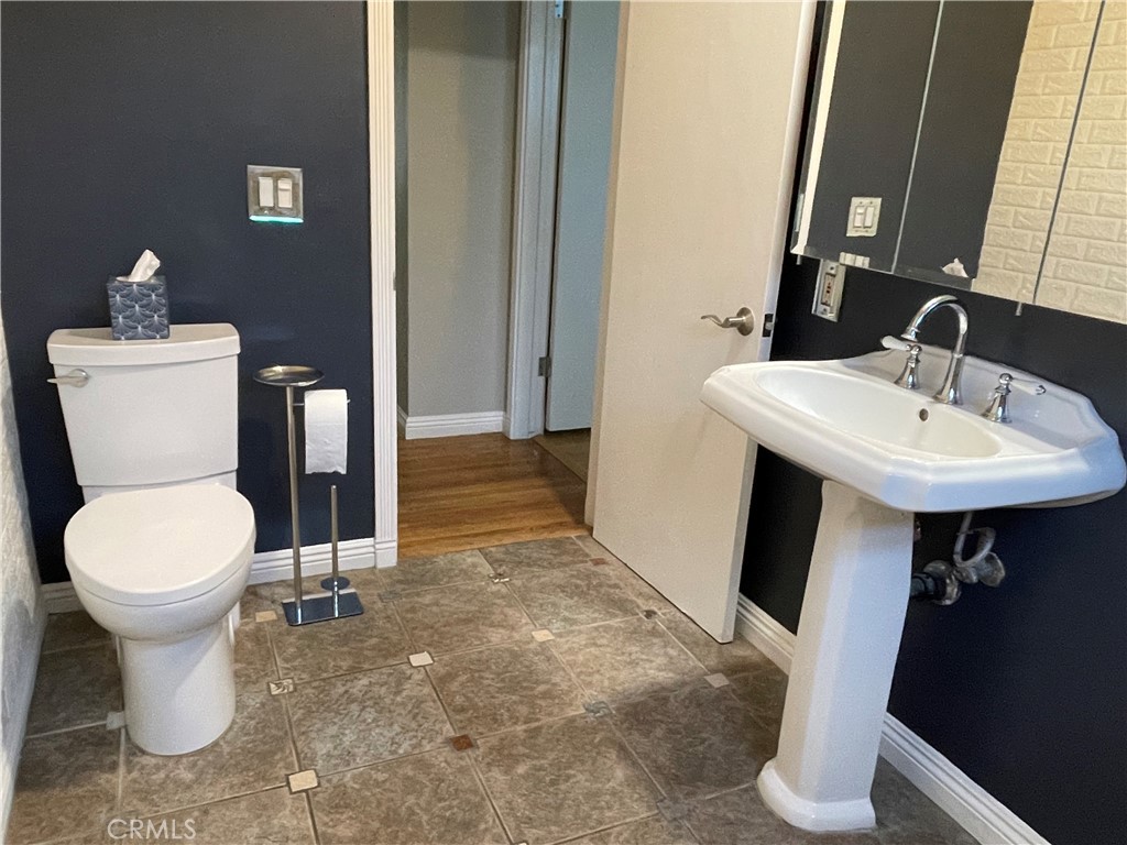 825 Delaware Road, Unit FRONT HOUS Burbank, CA 91504 - Photo 36 of 37