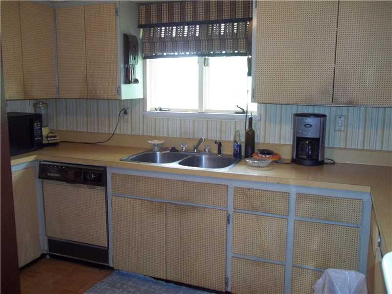 21 High Street Monessen, PA 15062 - Photo 3 of 22 Kitchen.