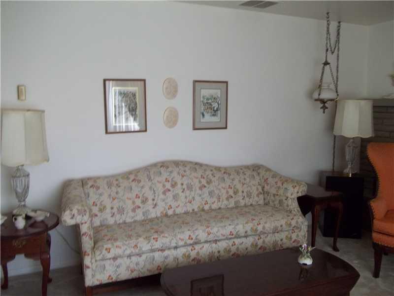 21 High Street Monessen, PA 15062 - Photo 5 of 22 Living Room.