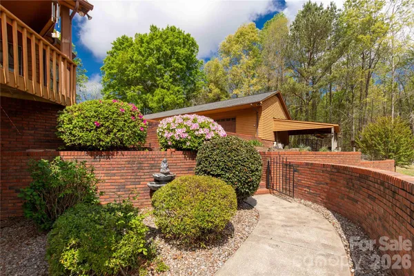 a view of a yard with an trees