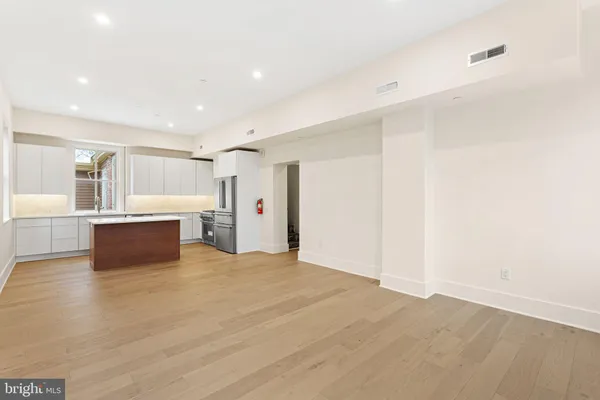 $6,250 | 300 Kings Highway East, Unit C, Haddonfield, NJ 08033