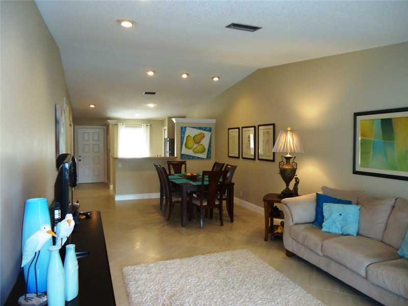 18552 Hidden Way, Unit D Boca Raton, FL 33496 - Photo 11 of 35 Living Room