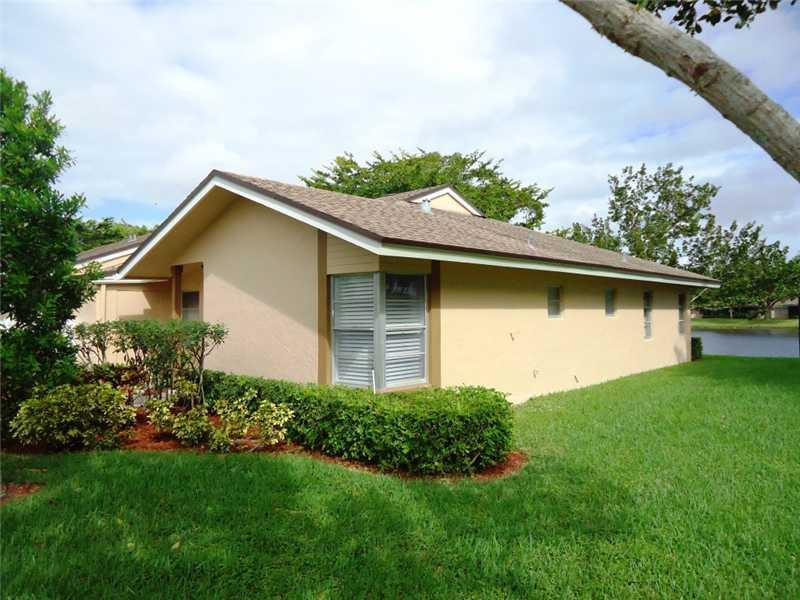 18552 Hidden Way, Unit D Boca Raton, FL 33496 - Photo 2 of 35 Exterior Front