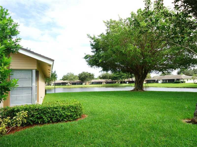 18552 Hidden Way, Unit D Boca Raton, FL 33496 - Photo 30 of 35 Yard/Garden