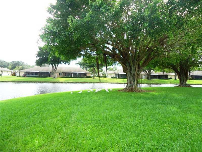 18552 Hidden Way, Unit D Boca Raton, FL 33496 - Photo 31 of 35 Yard/Garden