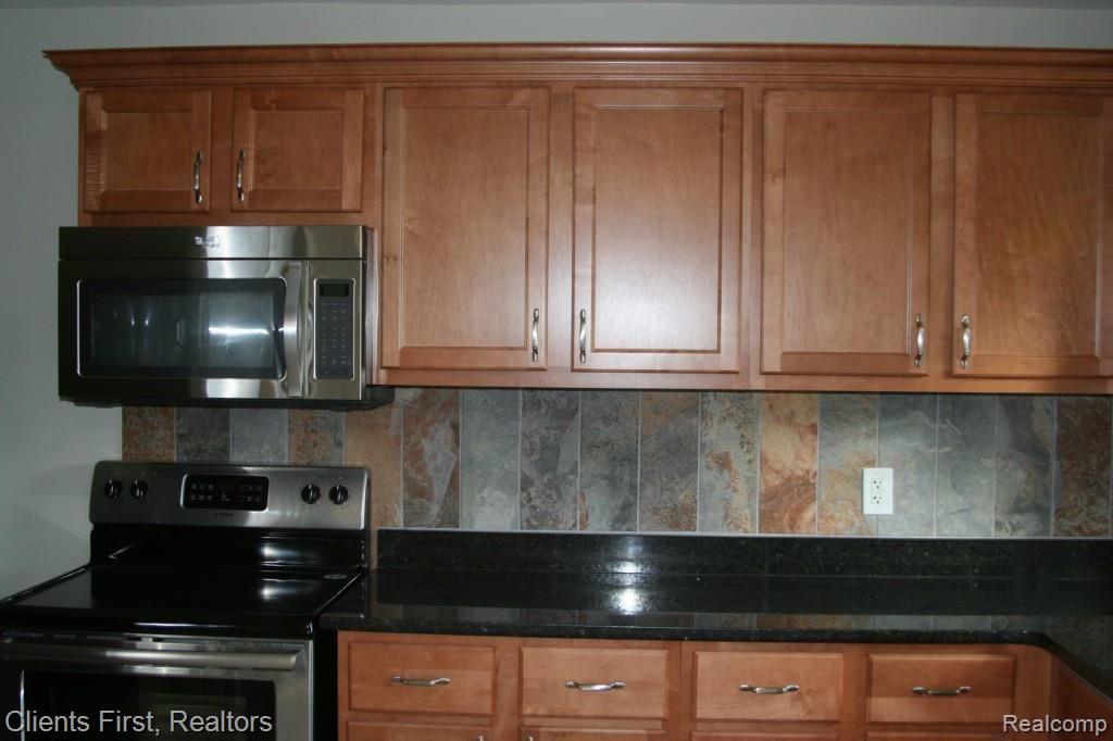 29805 Farmington Road Farmington Hills, MI 48331 - Photo 32 of 36