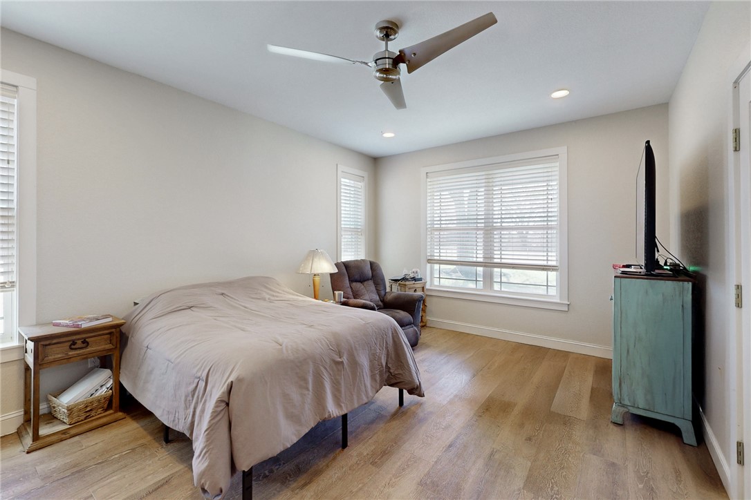 4168 Owensville Cemetery Road Franklin, TX 77856 - Photo 27 of 35 a bedroom with a bed and a window