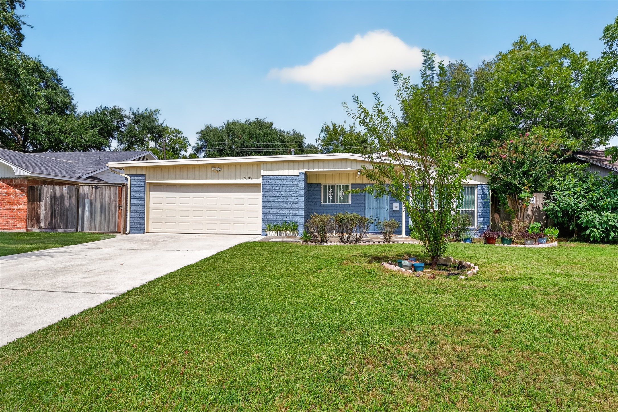 7002 Leader Street Houston, TX 77074 - Photo 3 of 49 Gallery Image 3