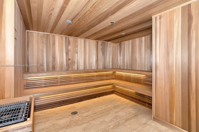 $650,000 | 16385 Biscayne Boulevard, Unit 1205, North Miami Beach, FL 33160