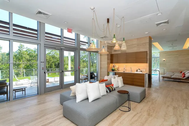 $650,000 | 16385 Biscayne Boulevard, Unit 1205, North Miami Beach, FL 33160