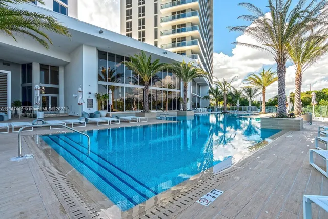 $650,000 | 16385 Biscayne Boulevard, Unit 1205, North Miami Beach, FL 33160