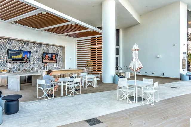 $650,000 | 16385 Biscayne Boulevard, Unit 1205, North Miami Beach, FL 33160