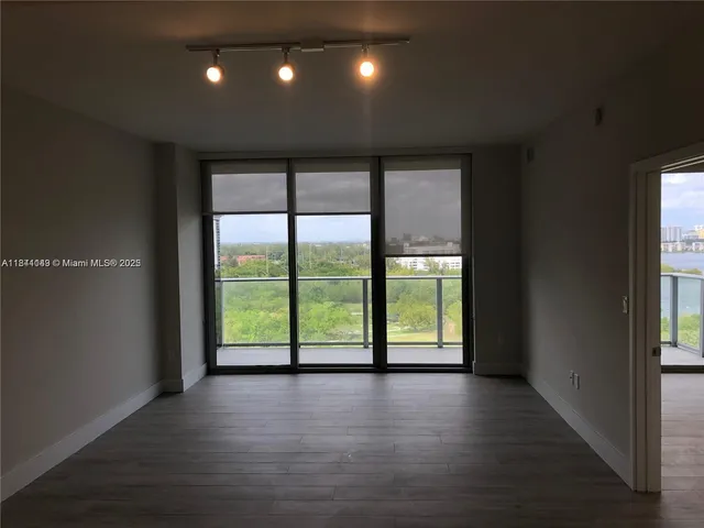 $650,000 | 16385 Biscayne Boulevard, Unit 1205, North Miami Beach, FL 33160