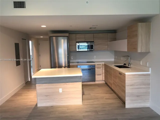 $650,000 | 16385 Biscayne Boulevard, Unit 1205, North Miami Beach, FL 33160