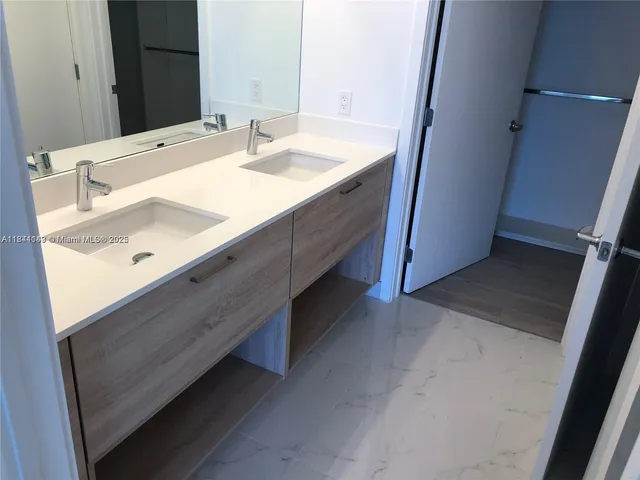 $650,000 | 16385 Biscayne Boulevard, Unit 1205, North Miami Beach, FL 33160