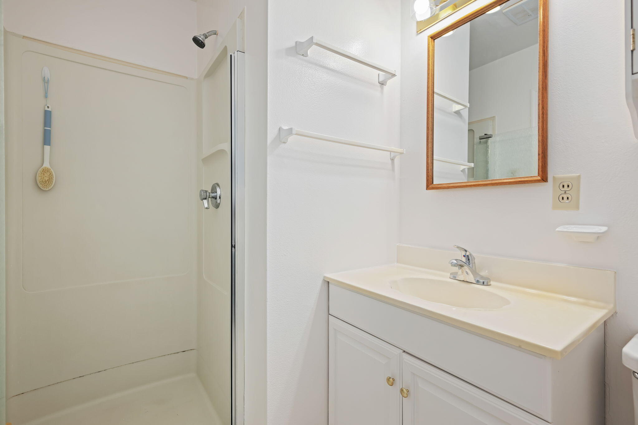 673 Rossmore Road Goleta, CA 93117 - Photo 13 of 25 13-Primary Bathroom