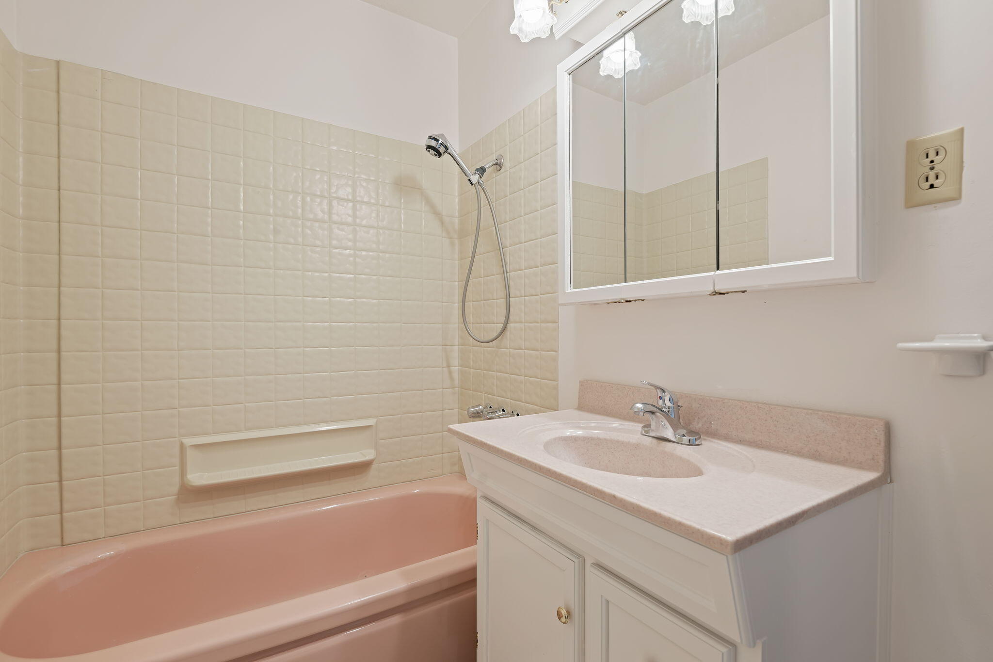 673 Rossmore Road Goleta, CA 93117 - Photo 15 of 25 15-Bathroom 2