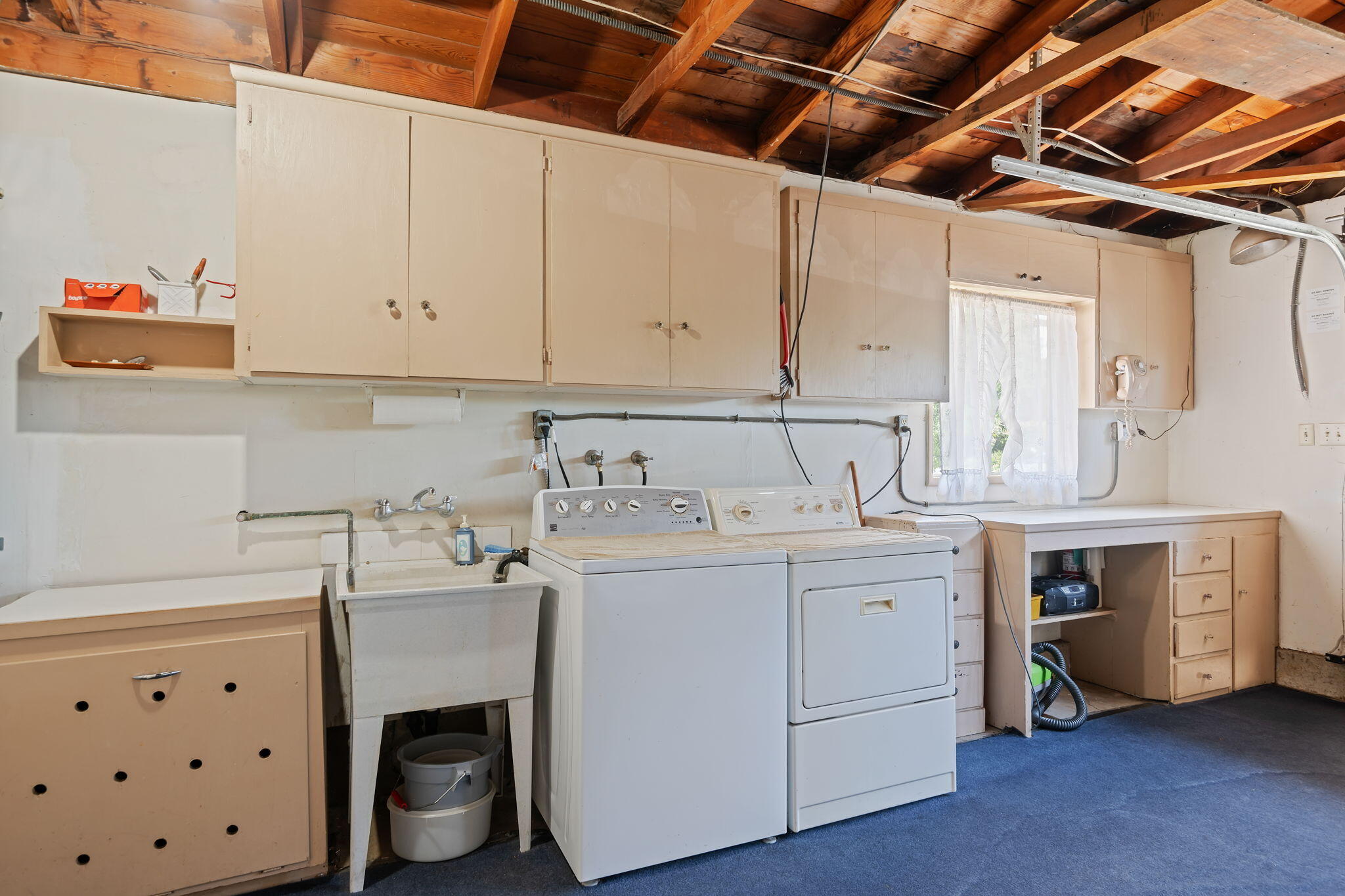 673 Rossmore Road Goleta, CA 93117 - Photo 20 of 25 20-Laundry