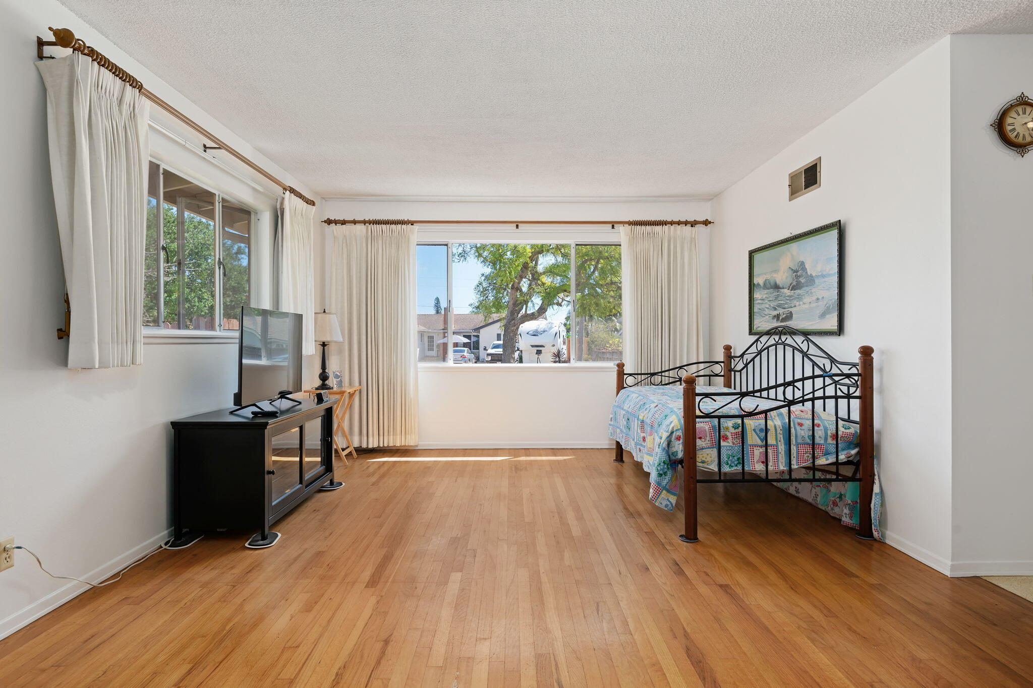 673 Rossmore Road Goleta, CA 93117 - Photo 7 of 25 07-Living Room