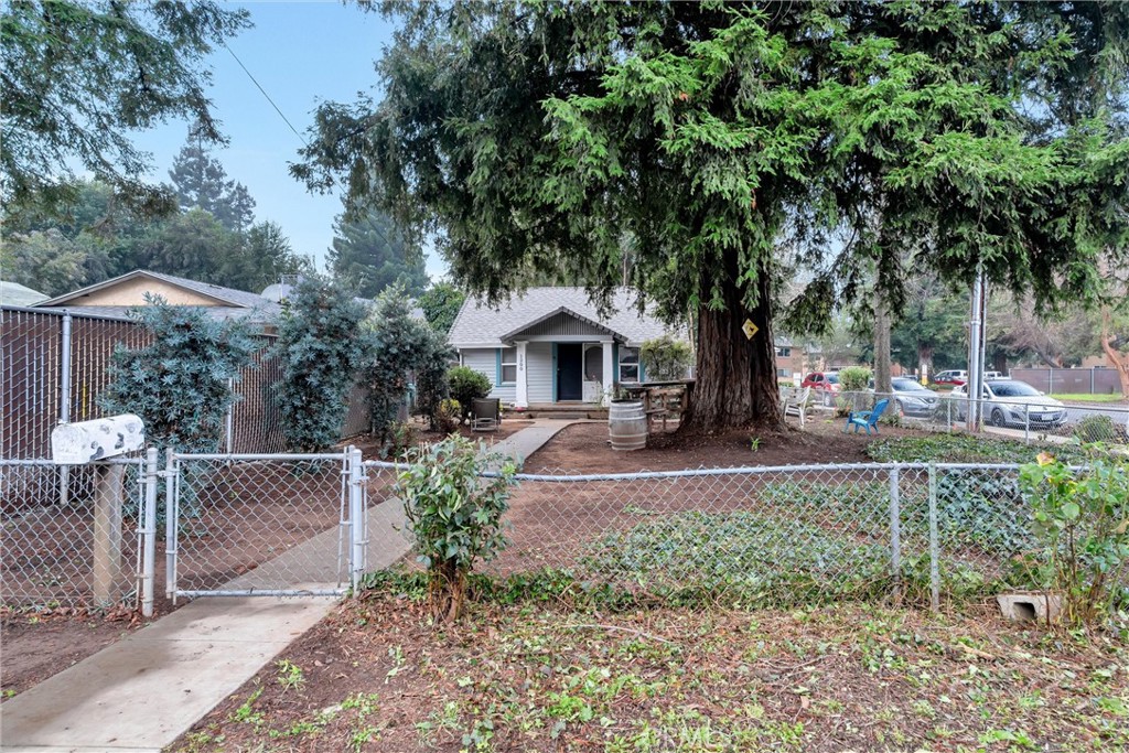 1200 Ivy Street Chico, CA 95928 - Photo 27 of 31 a front view of a house with garden