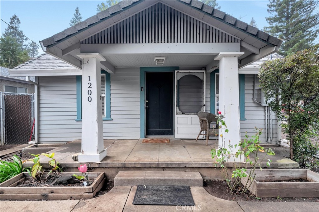 1200 Ivy Street Chico, CA 95928 - Photo 3 of 31 a front view of a house