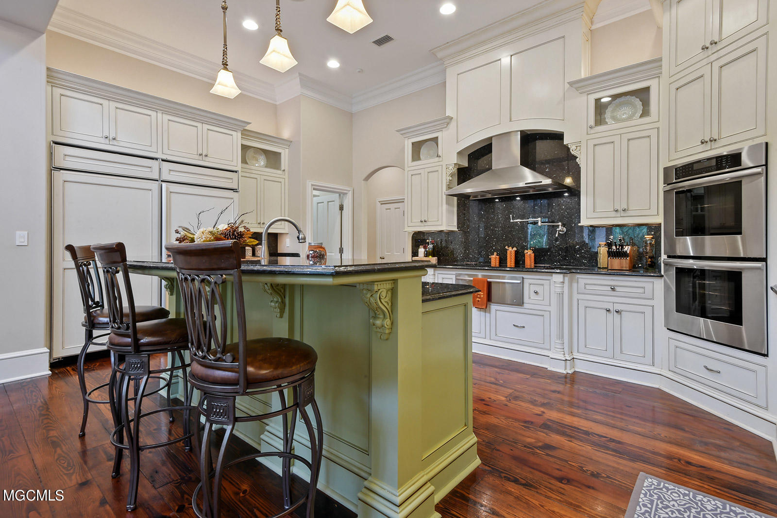 11560 Hillcrest Road Gulfport, MS 39503 - Photo 10 of 36 010_1600x1067_mls_1600x1067