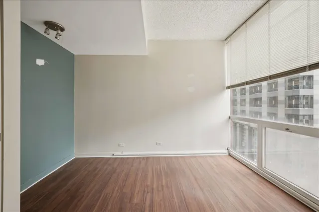 $299,000 | 200 North Dearborn Street, Unit 7CD, Chicago, IL 60601