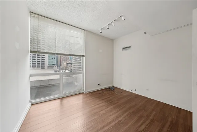 $299,000 | 200 North Dearborn Street, Unit 7CD, Chicago, IL 60601