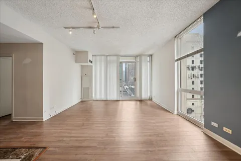 $299,000 | 200 North Dearborn Street, Unit 7CD, Chicago, IL 60601