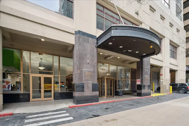 $299,000 | 200 North Dearborn Street, Unit 7CD, Chicago, IL 60601