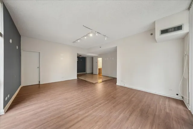 $299,000 | 200 North Dearborn Street, Unit 7CD, Chicago, IL 60601