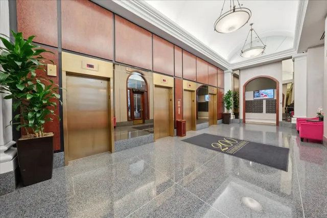 $299,000 | 200 North Dearborn Street, Unit 7CD, Chicago, IL 60601
