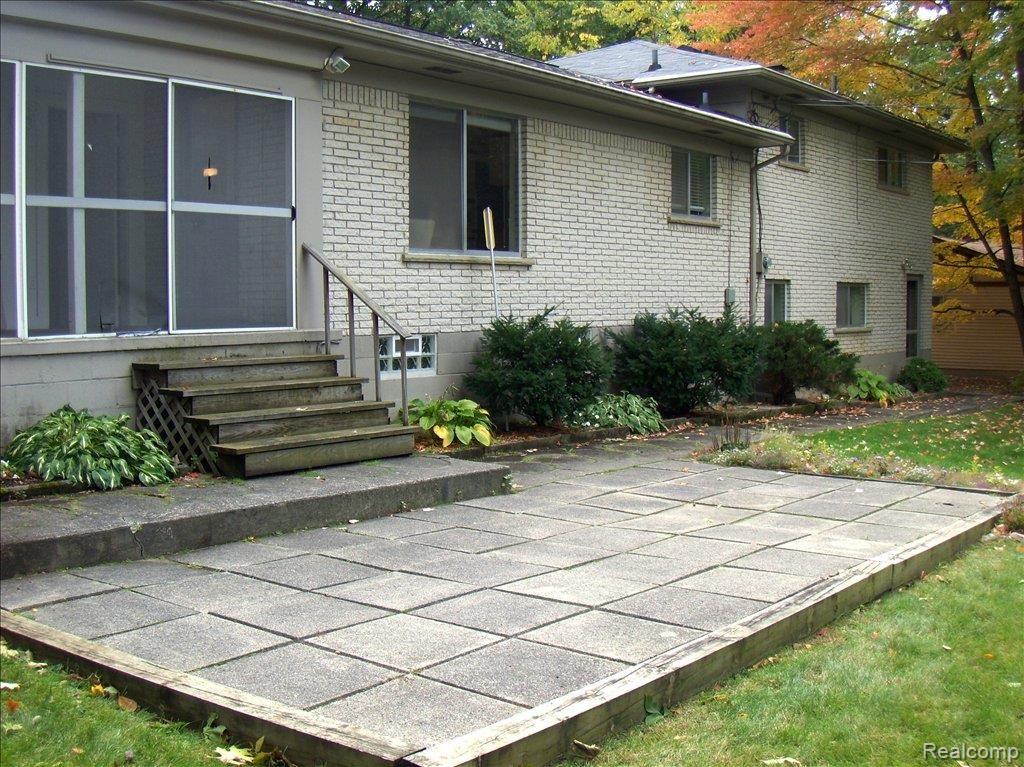 4098 Edmore Road Waterford, MI 48329 - Photo 4 of 17 Patio