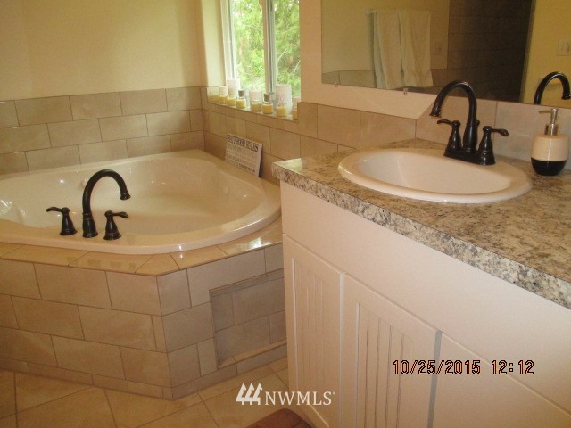 979 Oak Bay Road Port Hadlock, WA 98339 - Photo 11 of 15 Gallery Image 11