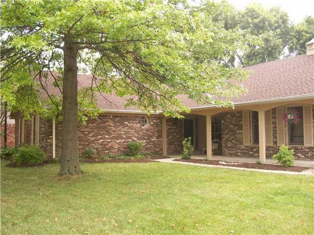 8102 Castle Lake Road Indianapolis, IN 46256 - Photo 2 of 24 Gallery Image 2